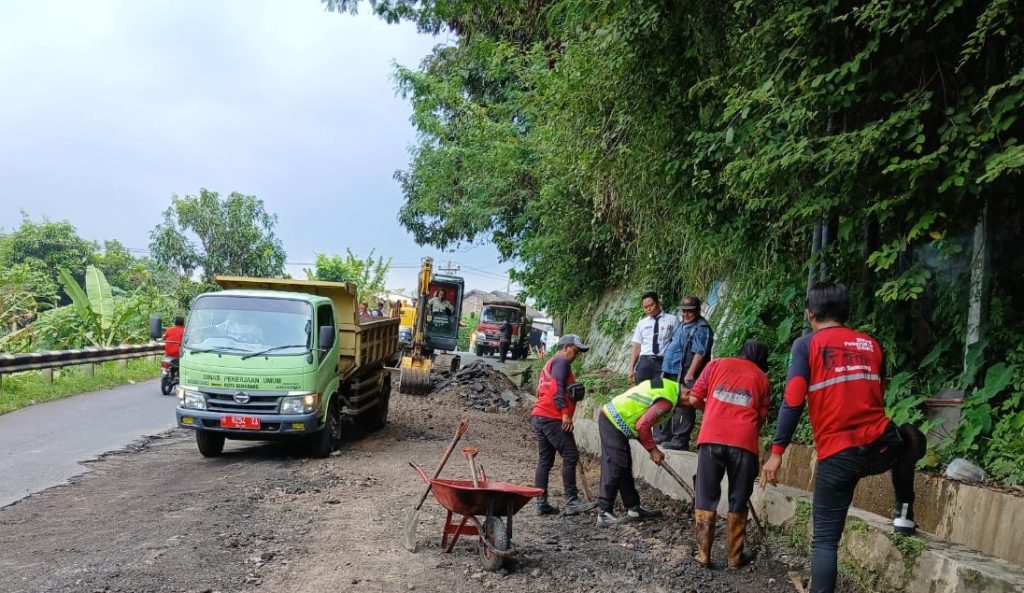 Portal Ruang Warga Digunakan Warga untuk Laporkan Jalan Rusak, Direspons 1 Jam Langsung Diperbaiki, Warga Lain Mulai Ramai-ramai Lapor