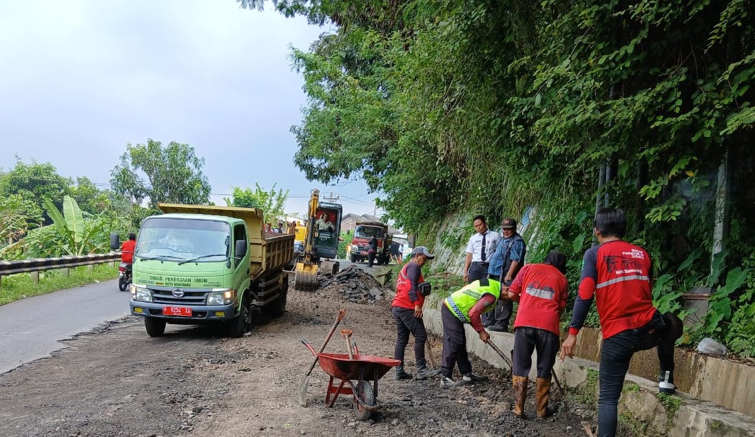 Portal Ruang Warga Digunakan Warga untuk Laporkan Jalan Rusak, Direspons 1 Jam Langsung Diperbaiki, Warga Lain Mulai Ramai-ramai Lapor
